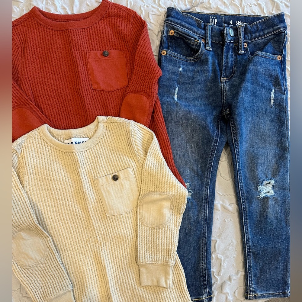 GAP Skinny Jeans and 2 Old Navy Waffle Shirts - new w/o tags